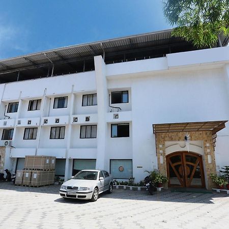 Super Townhouse Dona Castle Hotel Kollam Ngoại thất bức ảnh