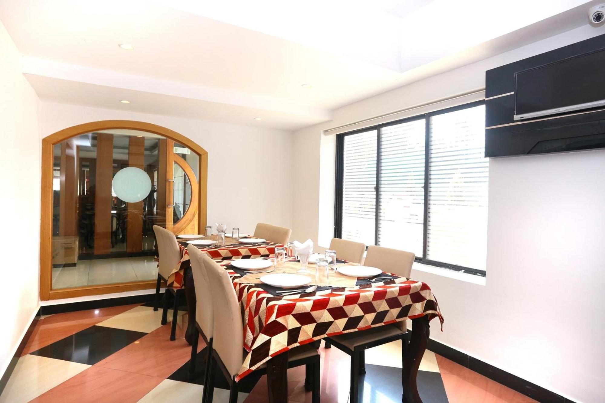 Super Townhouse Dona Castle Hotel Kollam Ngoại thất bức ảnh