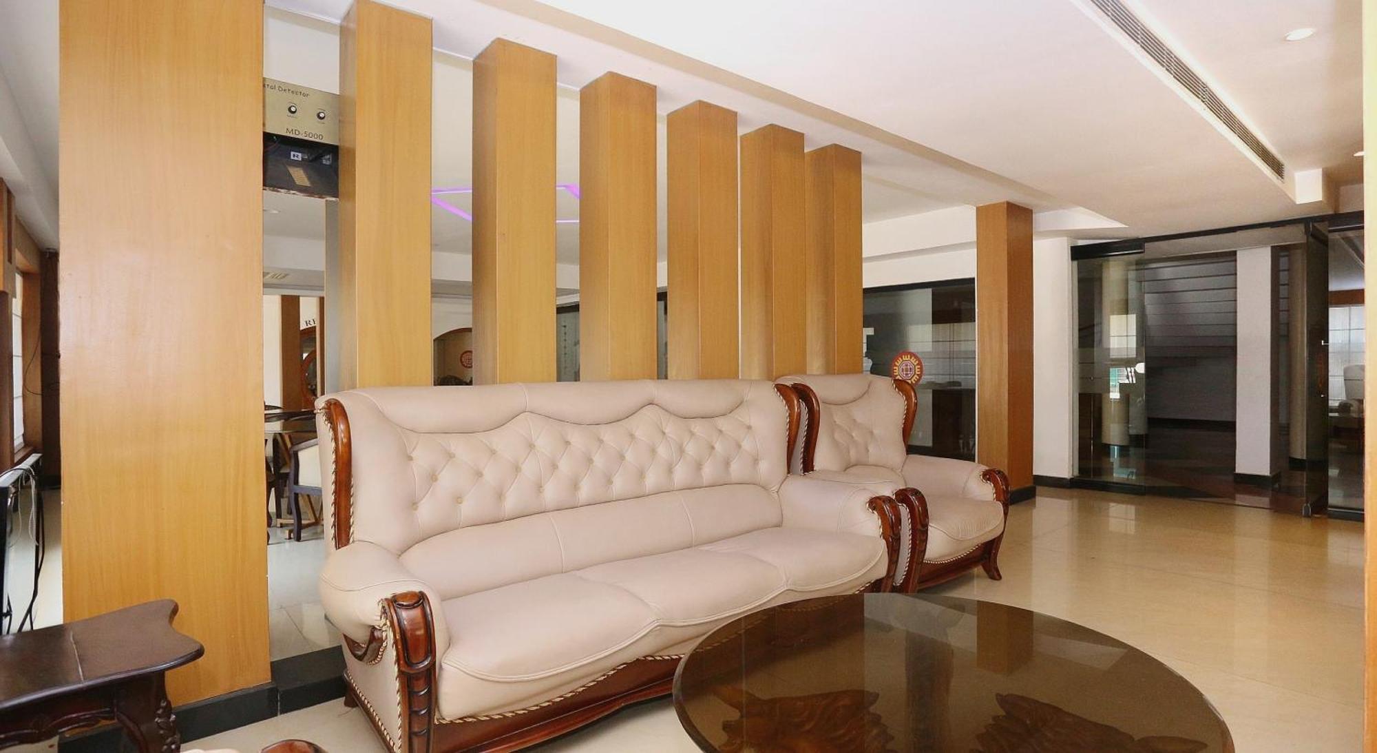 Super Townhouse Dona Castle Hotel Kollam Ngoại thất bức ảnh