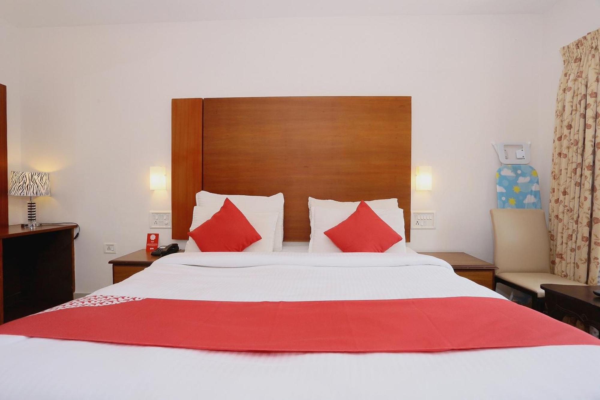 Super Townhouse Dona Castle Hotel Kollam Ngoại thất bức ảnh