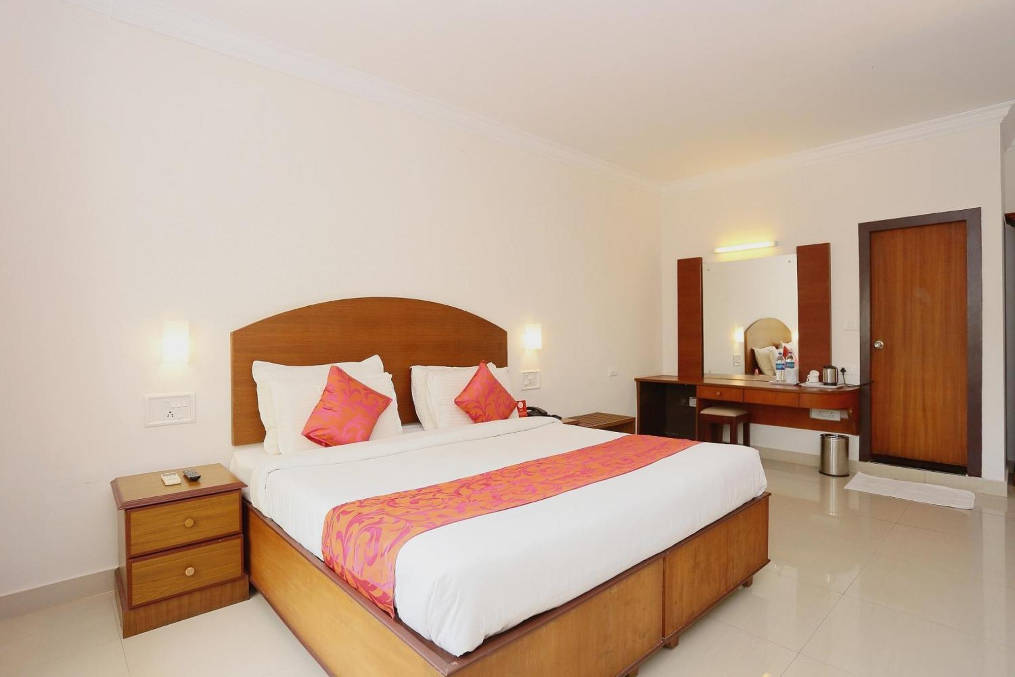Super Townhouse Dona Castle Hotel Kollam Ngoại thất bức ảnh
