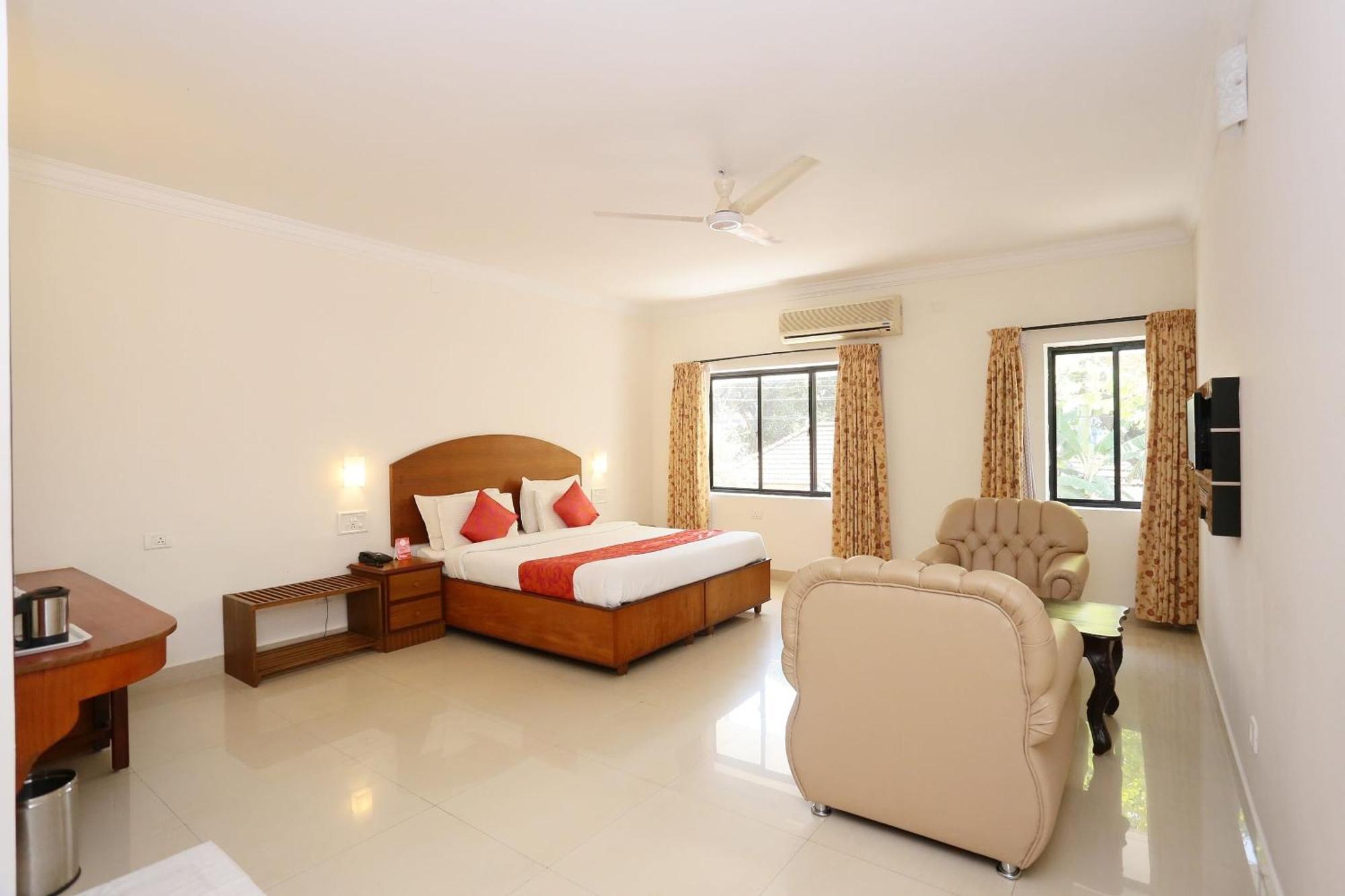 Super Townhouse Dona Castle Hotel Kollam Ngoại thất bức ảnh
