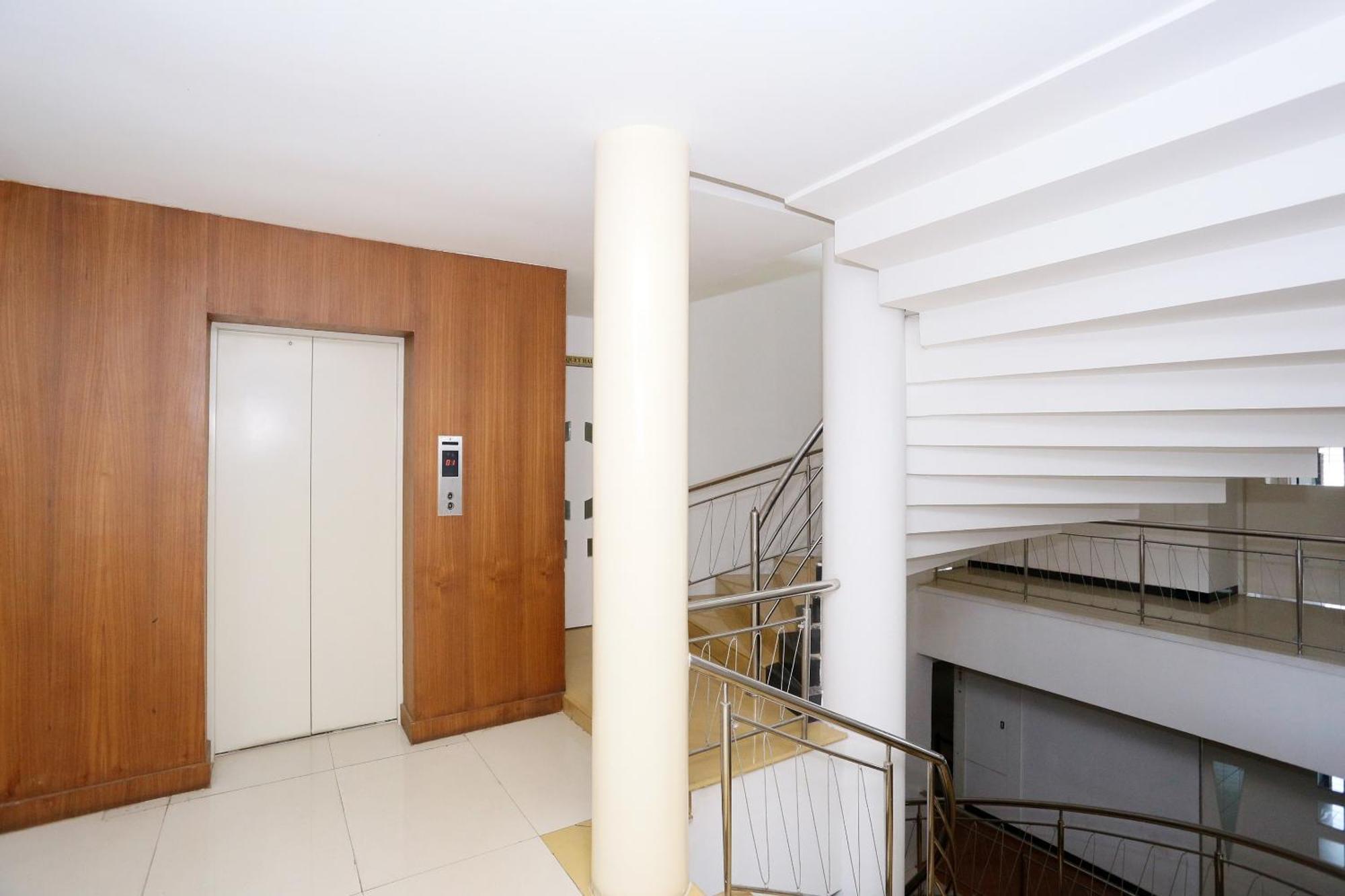 Super Townhouse Dona Castle Hotel Kollam Ngoại thất bức ảnh