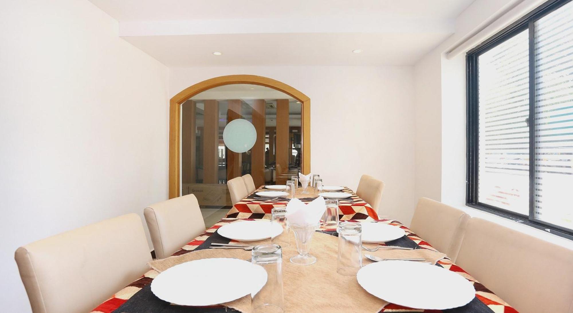 Super Townhouse Dona Castle Hotel Kollam Ngoại thất bức ảnh