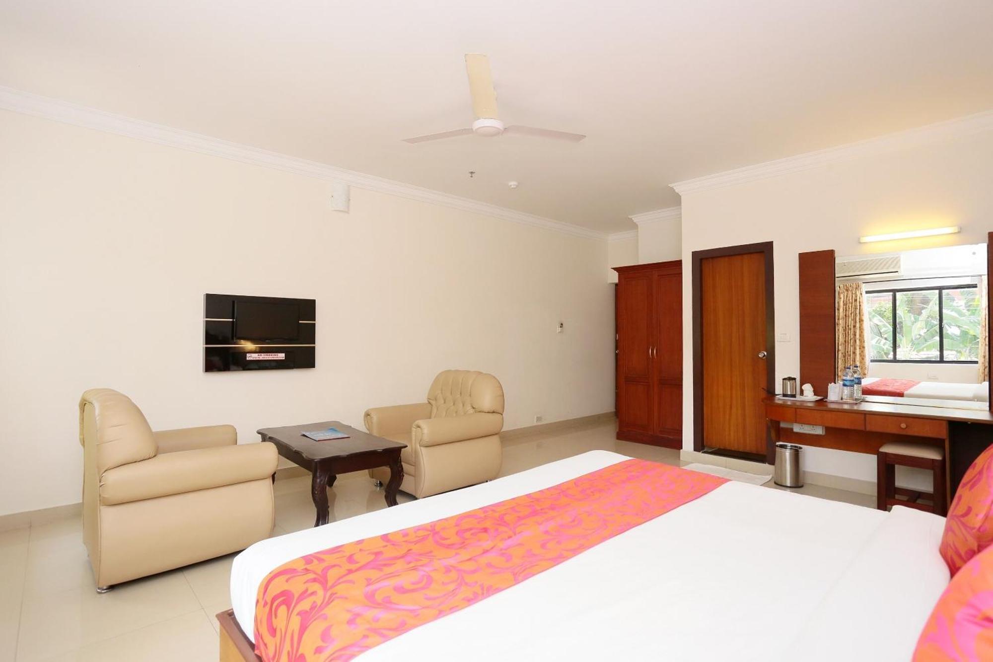 Super Townhouse Dona Castle Hotel Kollam Ngoại thất bức ảnh