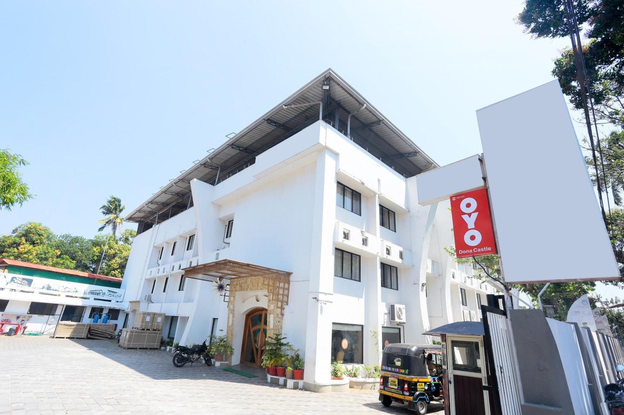 Super Townhouse Dona Castle Hotel Kollam Ngoại thất bức ảnh