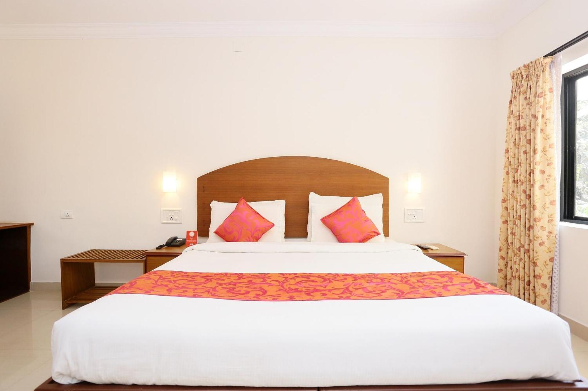 Super Townhouse Dona Castle Hotel Kollam Ngoại thất bức ảnh