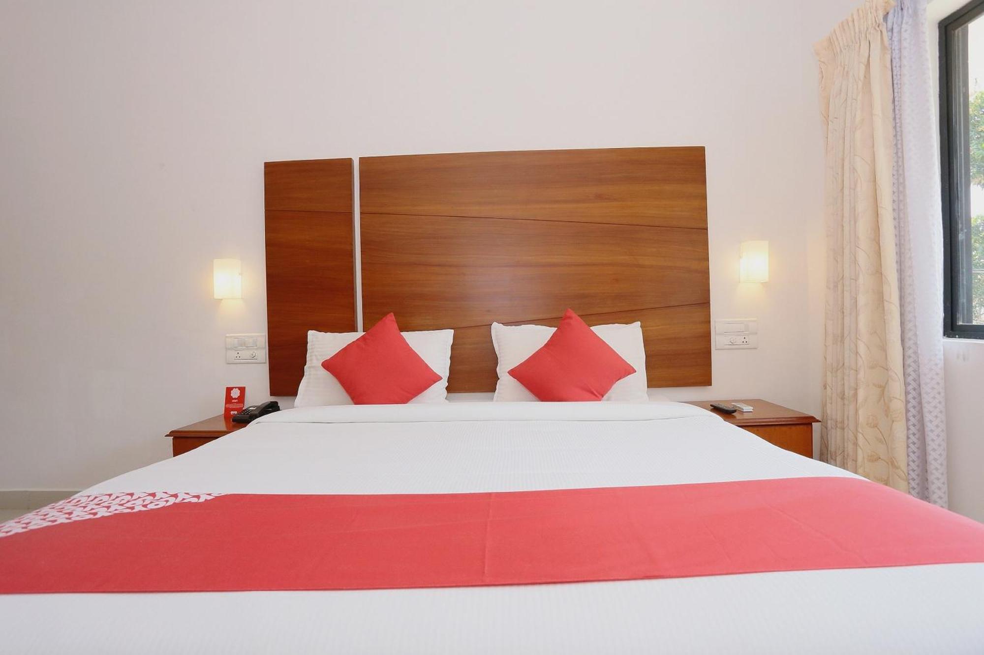 Super Townhouse Dona Castle Hotel Kollam Ngoại thất bức ảnh