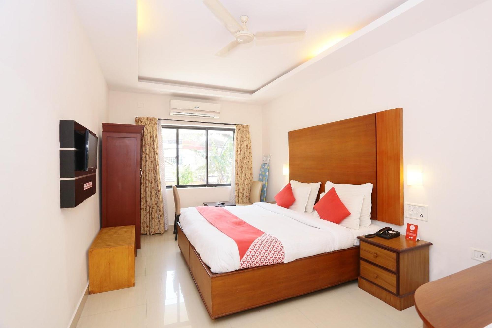 Super Townhouse Dona Castle Hotel Kollam Ngoại thất bức ảnh