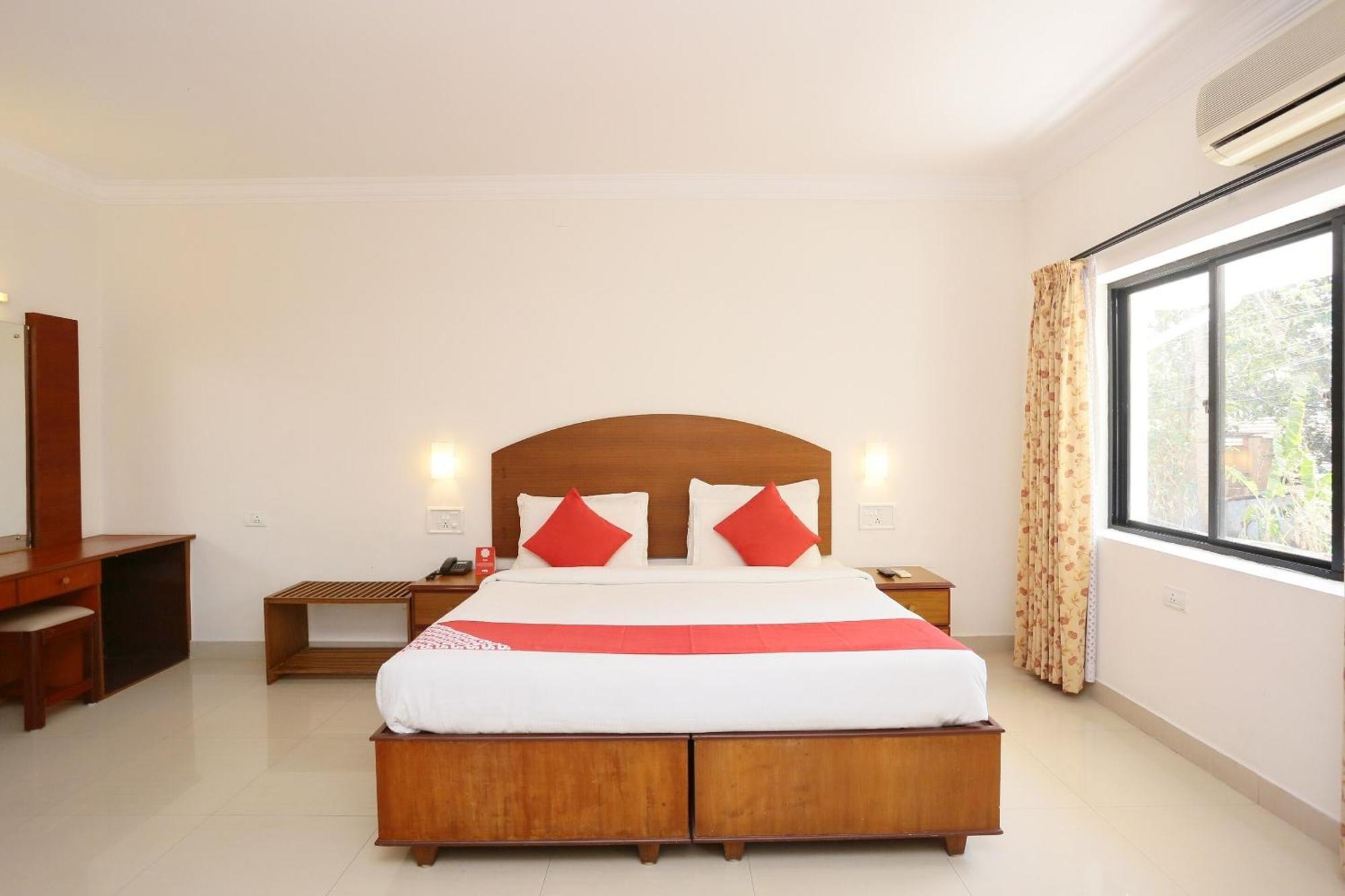 Super Townhouse Dona Castle Hotel Kollam Ngoại thất bức ảnh