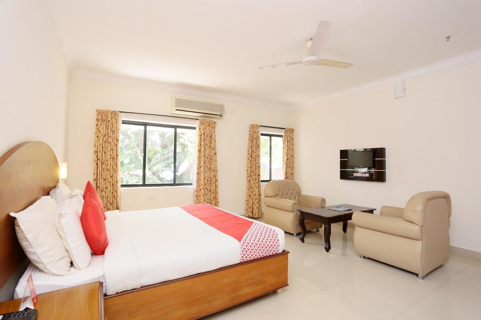 Super Townhouse Dona Castle Hotel Kollam Ngoại thất bức ảnh