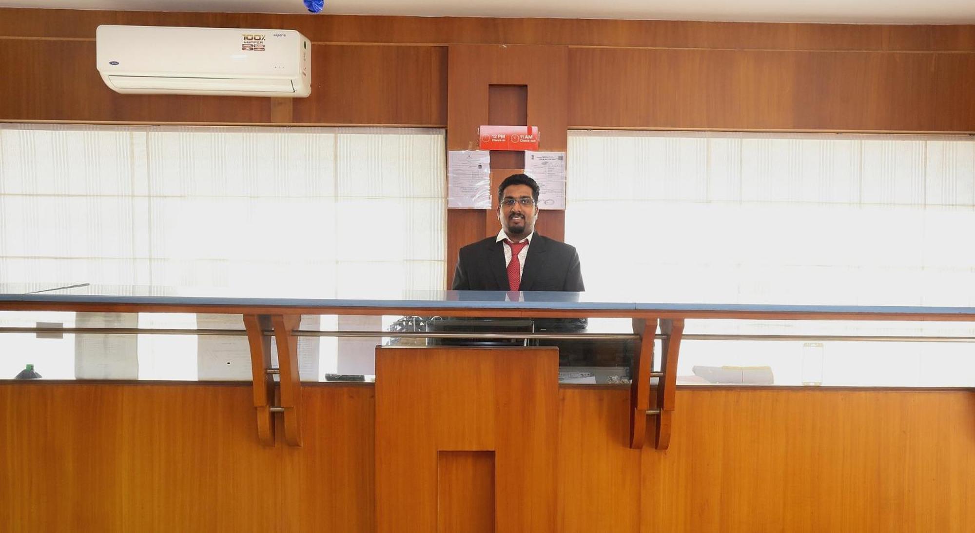 Super Townhouse Dona Castle Hotel Kollam Ngoại thất bức ảnh