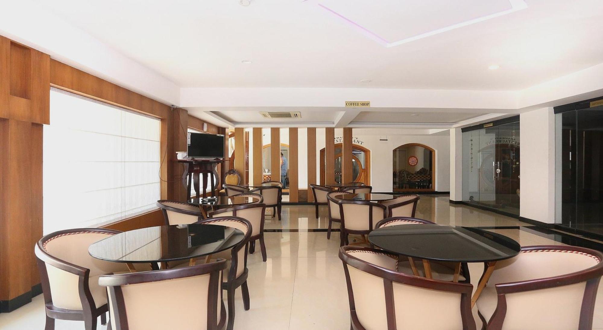 Super Townhouse Dona Castle Hotel Kollam Ngoại thất bức ảnh
