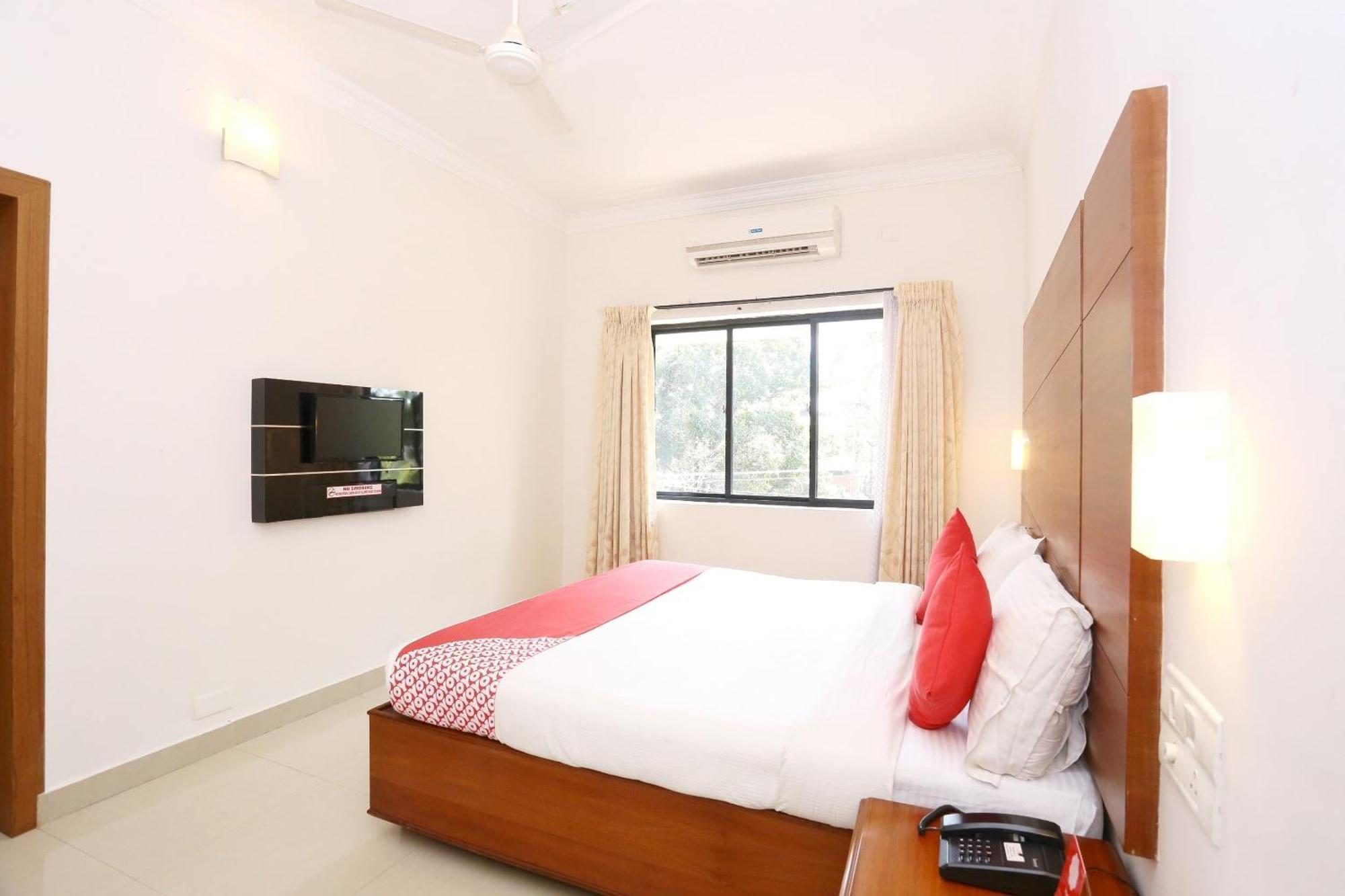 Super Townhouse Dona Castle Hotel Kollam Ngoại thất bức ảnh
