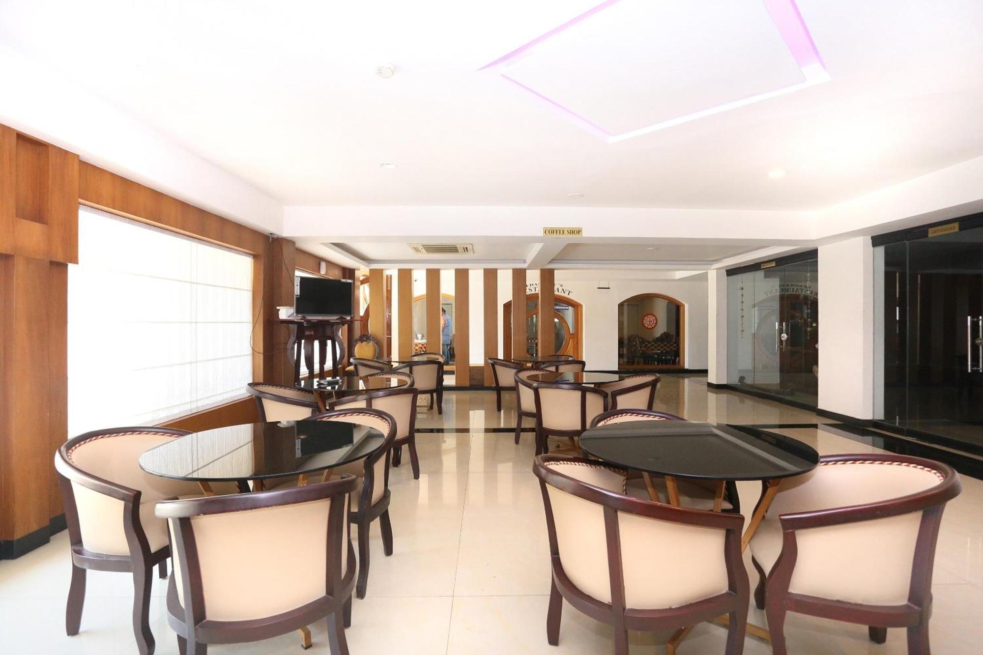 Super Townhouse Dona Castle Hotel Kollam Ngoại thất bức ảnh