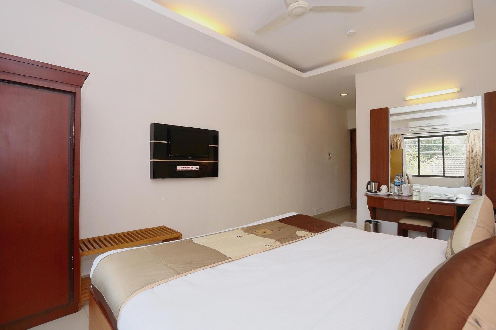 Super Townhouse Dona Castle Hotel Kollam Ngoại thất bức ảnh
