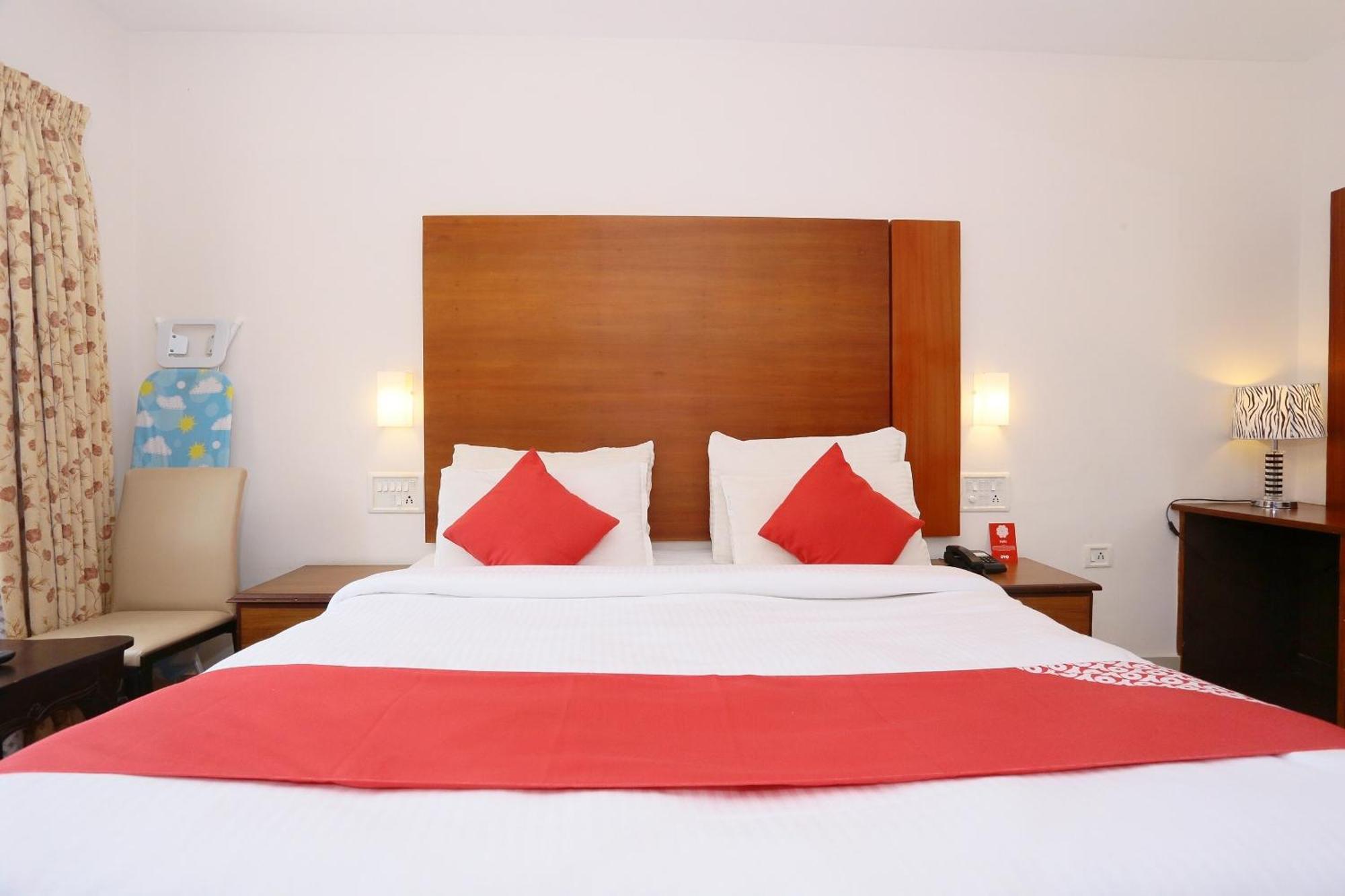 Super Townhouse Dona Castle Hotel Kollam Ngoại thất bức ảnh