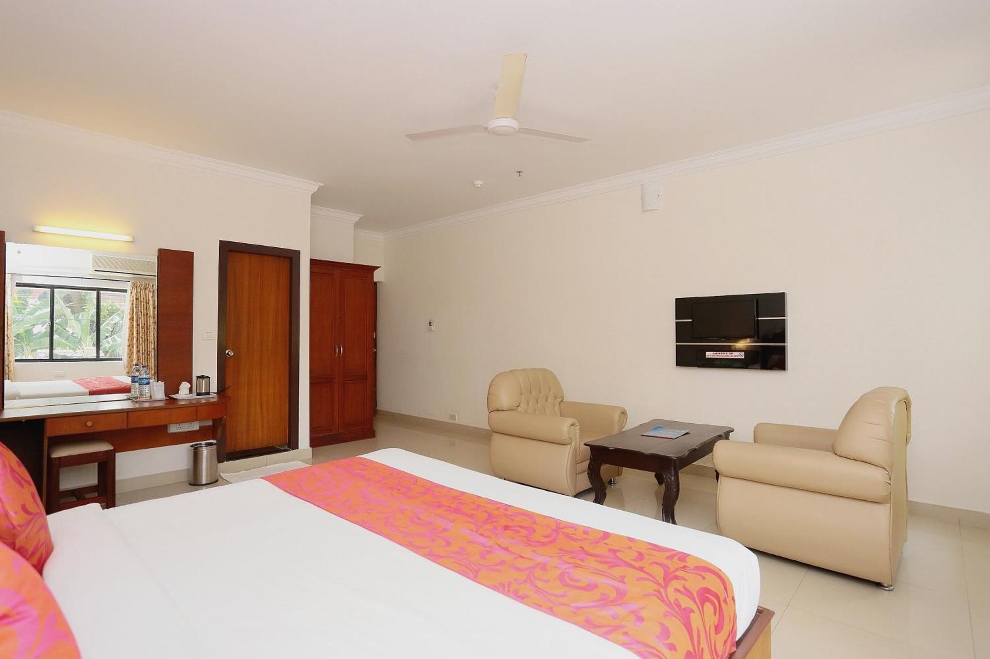 Super Townhouse Dona Castle Hotel Kollam Ngoại thất bức ảnh