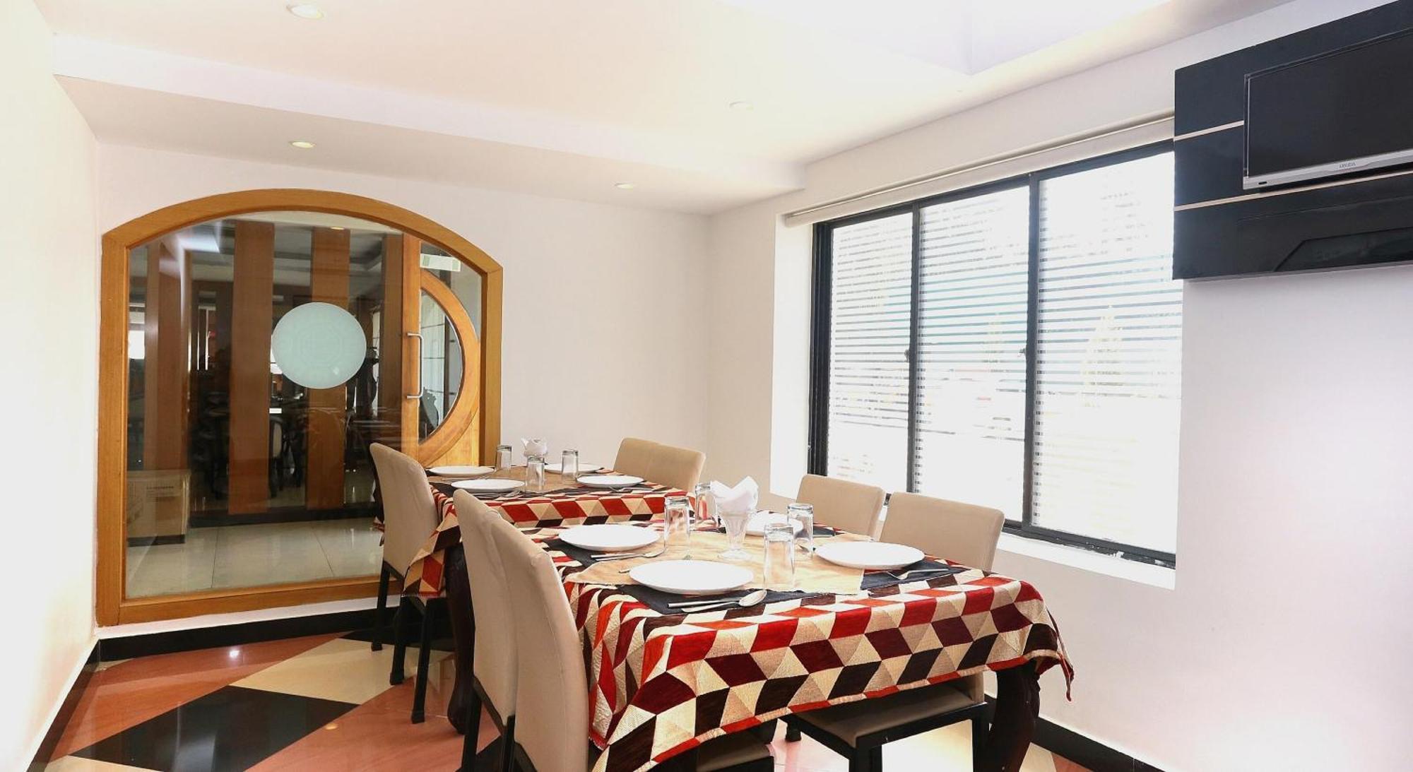Super Townhouse Dona Castle Hotel Kollam Ngoại thất bức ảnh