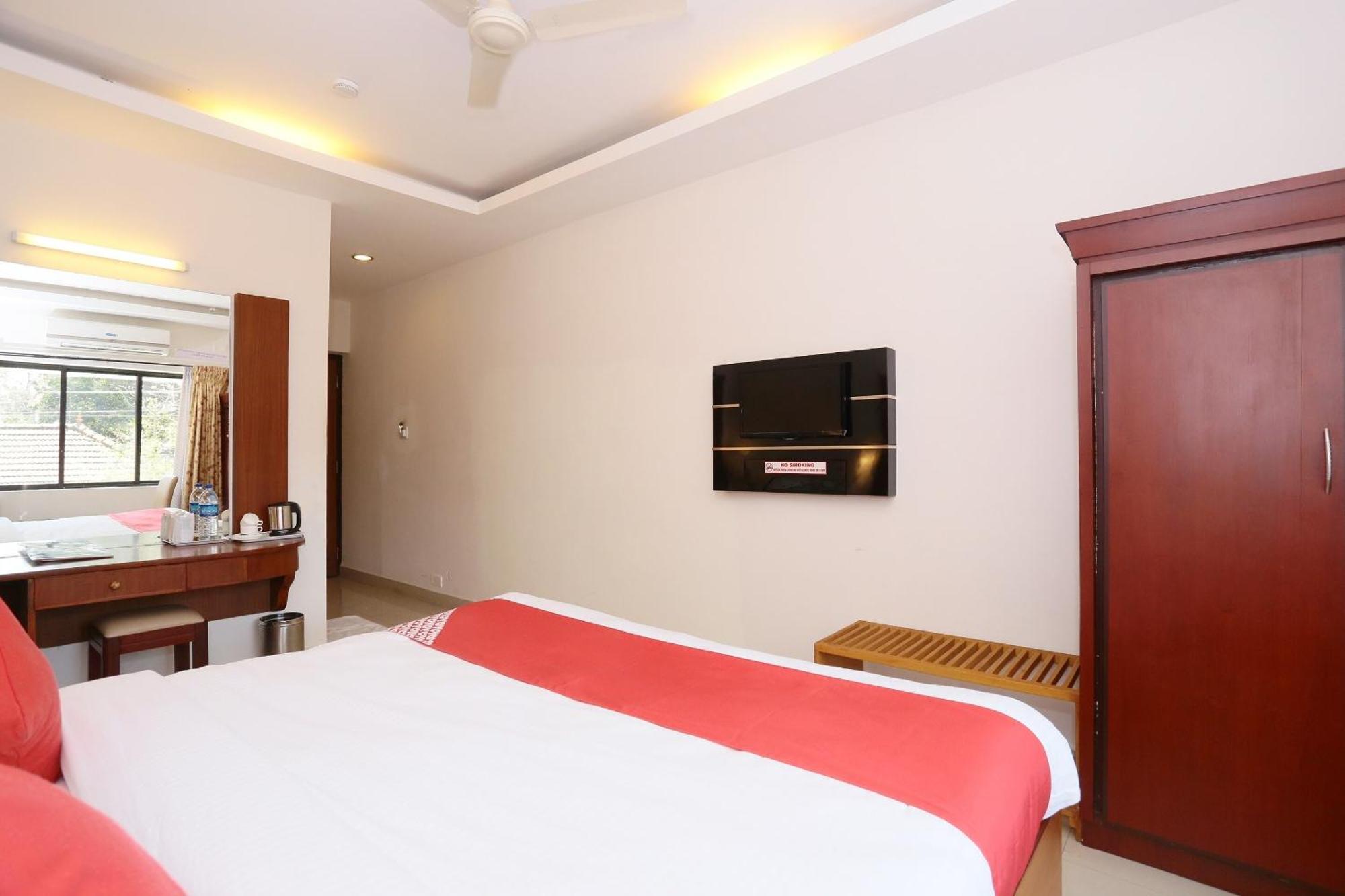 Super Townhouse Dona Castle Hotel Kollam Ngoại thất bức ảnh